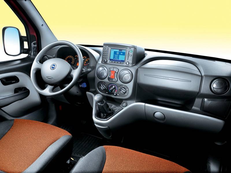 Фото автомобиля FIAT Doblo Panorama